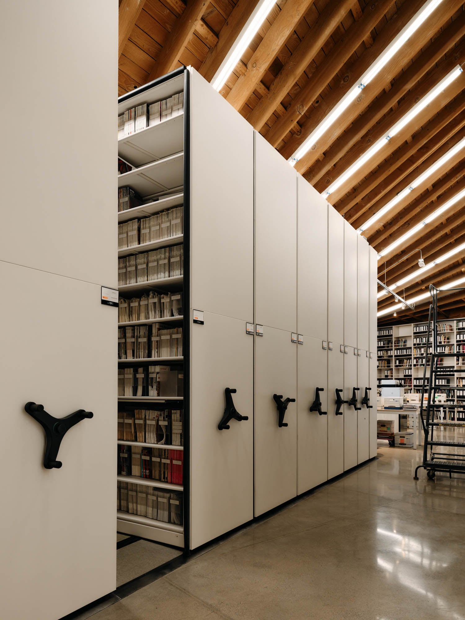 room with concret floor and shelves