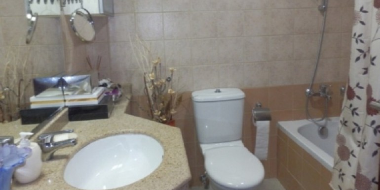 Bathroom-Time_Place_Tower__Dubai_Marina1389689716-l