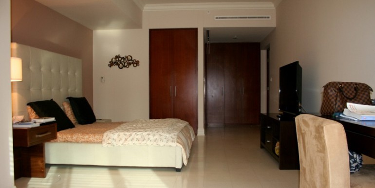 TC1169_80433_al_yass_master_bedroom_view_b
